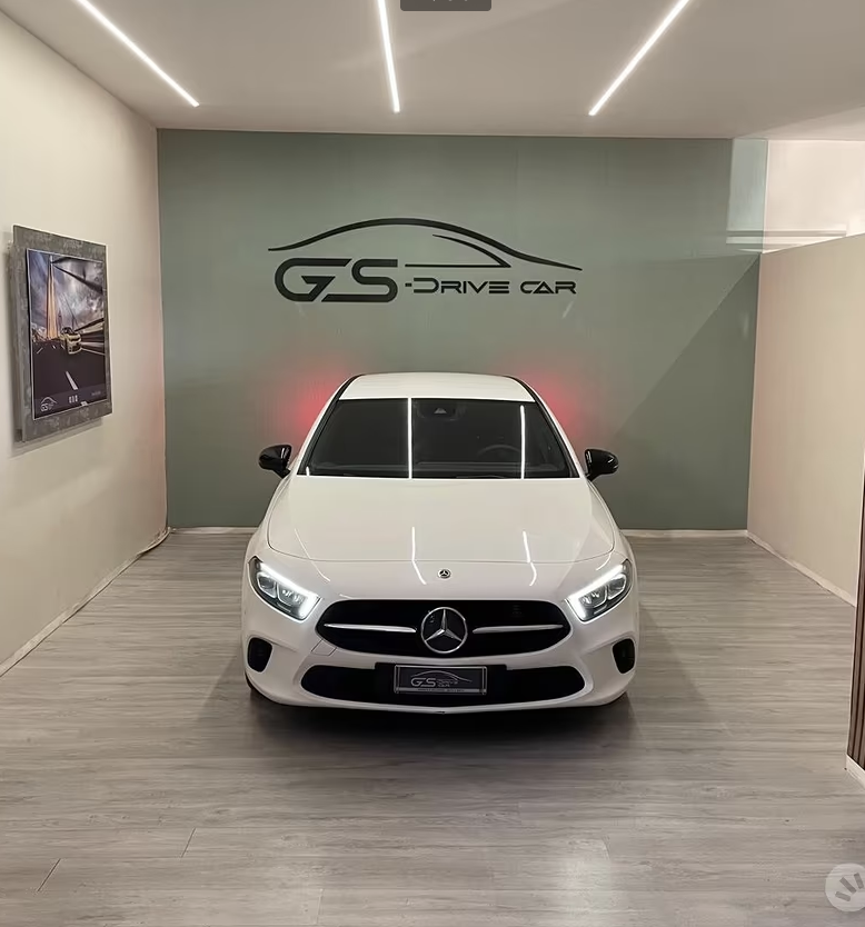 Mercedes-Benz nello showroom GS-Drive Car