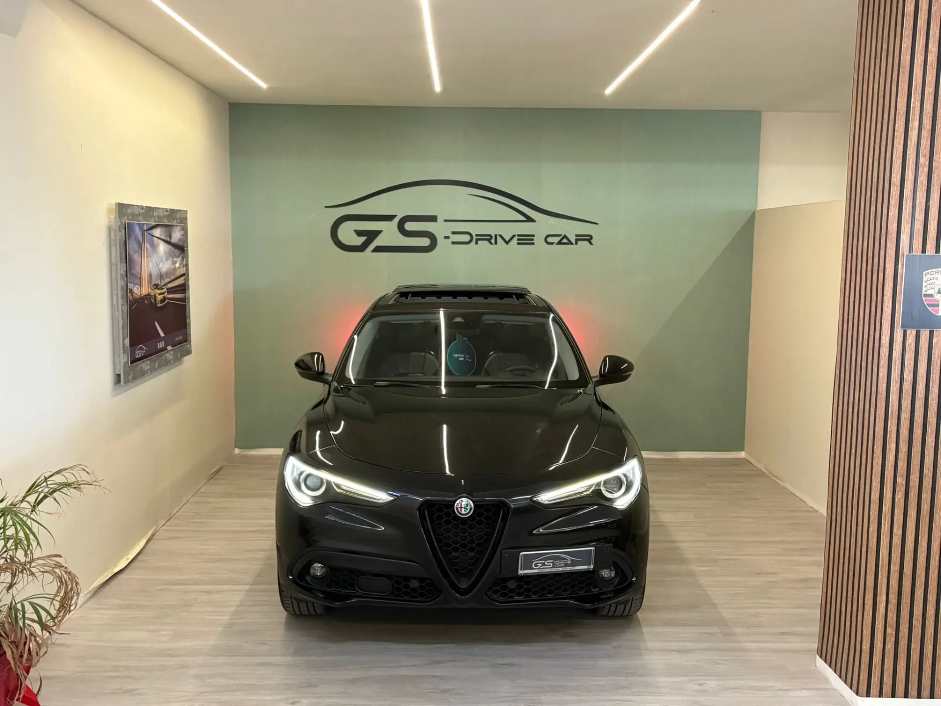 Alfa Romeo Stelvio nello showroom GS-Drive Car